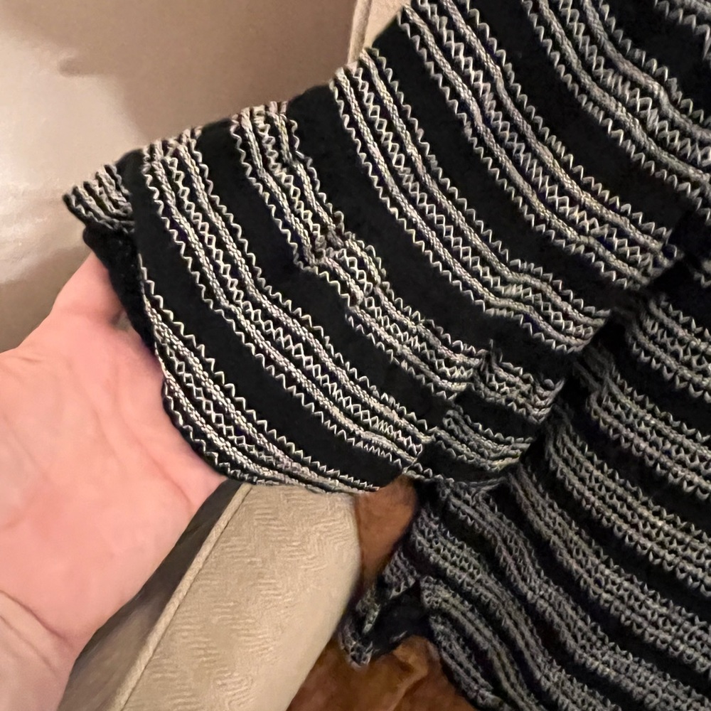 Cute top! - Picture 4 of 6